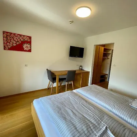 & Zur Taube אורחן *